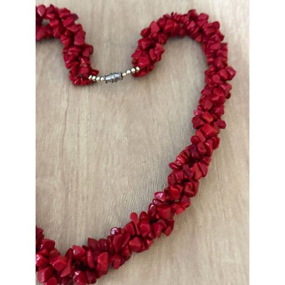 Dyed Red Coral Twisted Strands Beaded Necklace Screw Clasp 16" - Picture 9 of 9